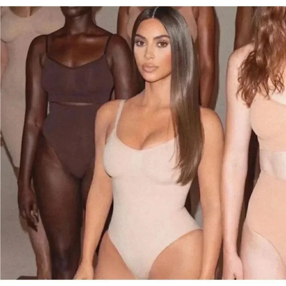 SKIMS Seamless Sculpting
Thong Bodysuit Tan Shapewear SZ 2X/ 3X #1464 - Picture 2 of 13